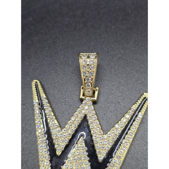 WWE GEM NECKLACE Charm Gold Tone Bling Pro-Wrestling Logo Pendant 2.5" X 2" - Picture 4 of 5